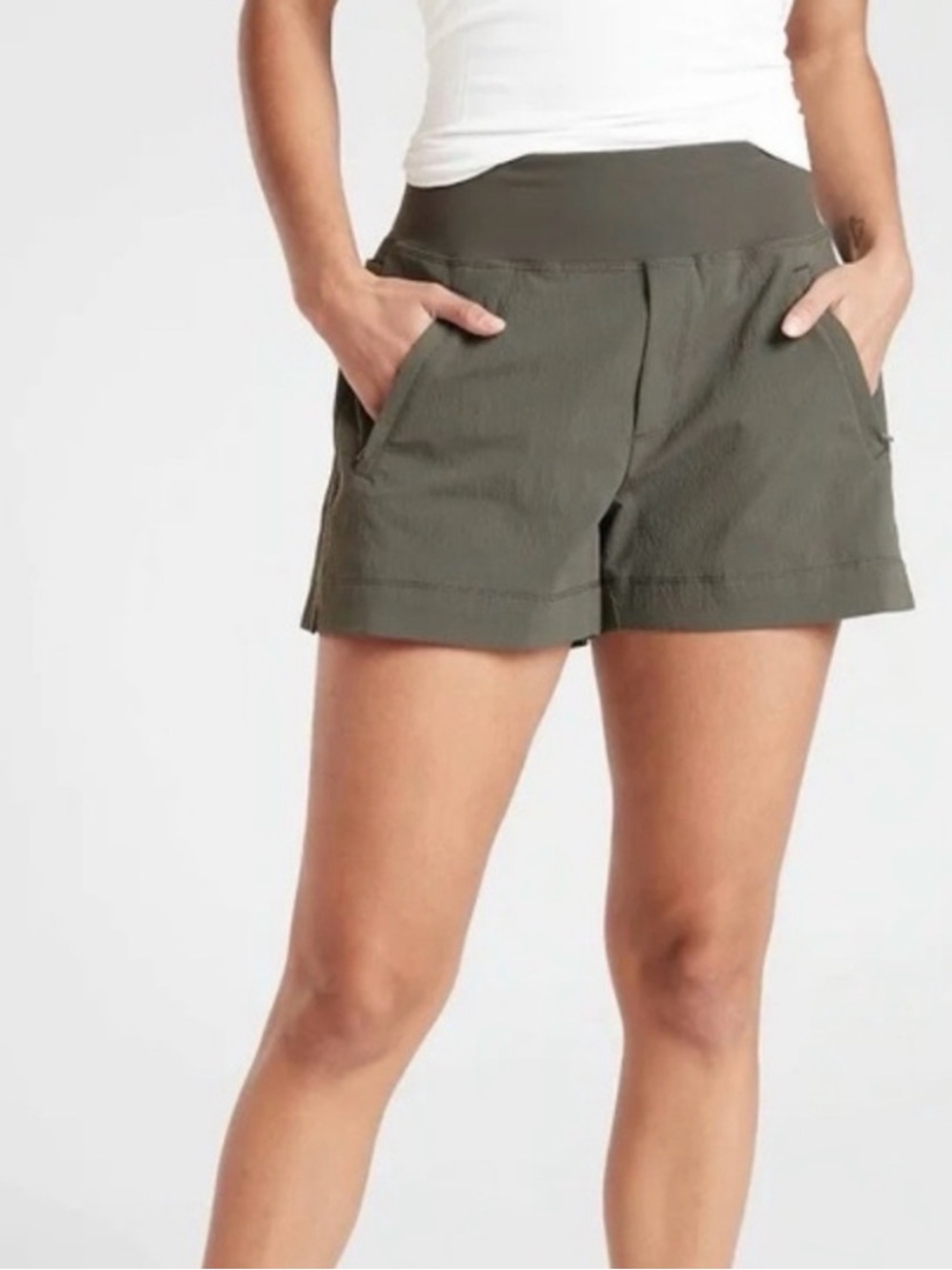 Athleta Trekkie North 3.5” Shorts Green Zip Pockets Pull On Granola Women’s 6
